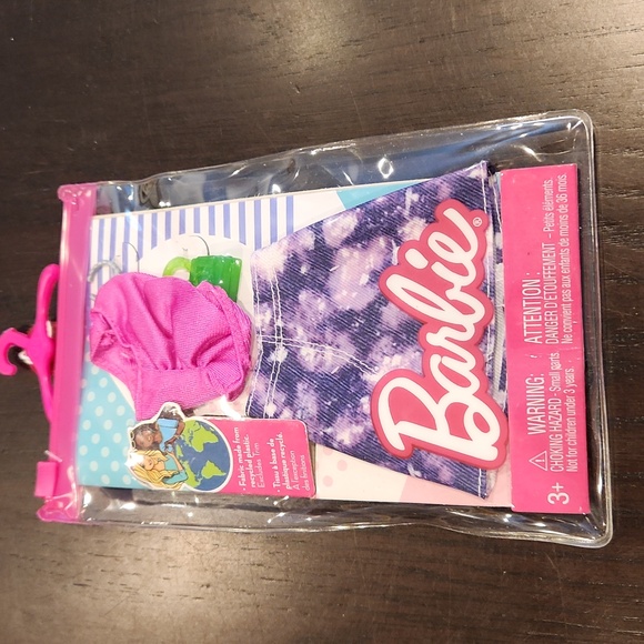 Barbie 1 outfit and accessories NEW - Picture 1 of 9